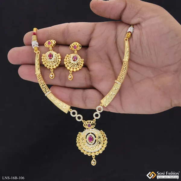 Sparkling_Design_Gold_Plated_Necklace_Set_For_Women_Style_B106