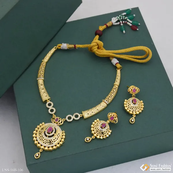 Sparkling_Design_Gold_Plated_Necklace_Set_For_Women_Style_B106