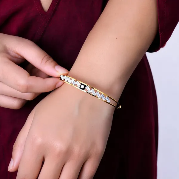 Lovely_Design_Gold_Plated_Bracelet_For_Ladies_Style_A430