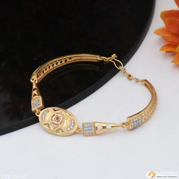 Glittering_Design_With_Diamond_Designer_Gold_Plated_Bracelet_For_Lady_Style_A347