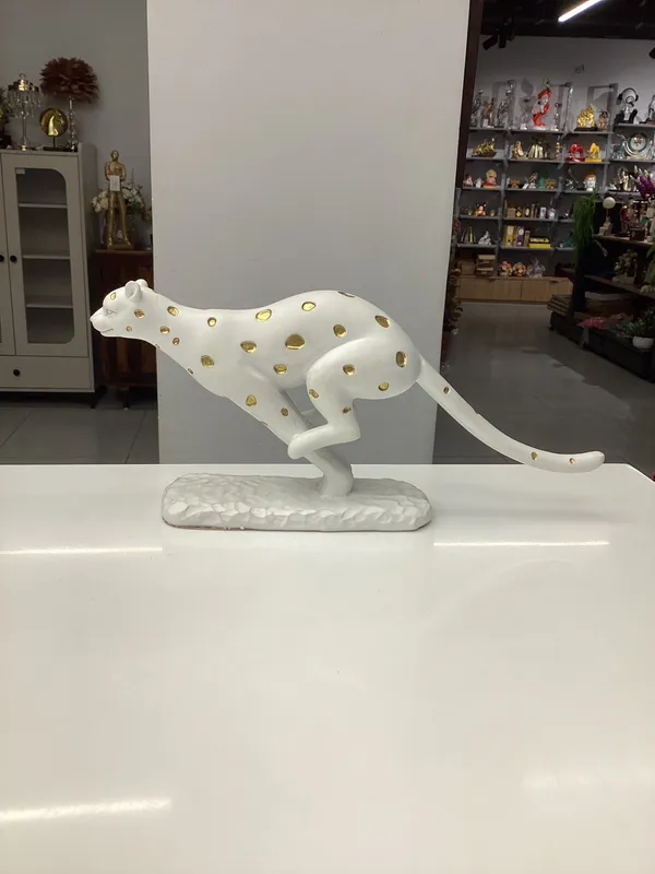 Leopard_(_Golden_&_White)