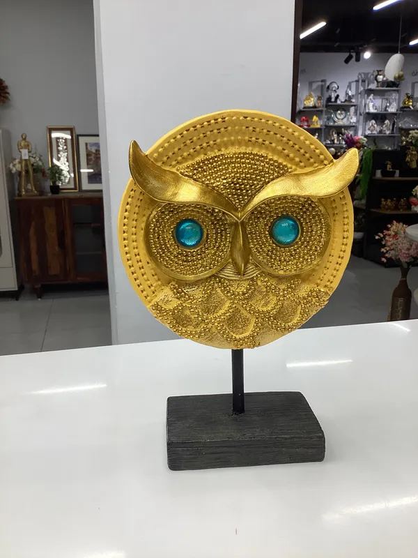 Imperial_OWL_Emblem_(Silver_&_Yellow)