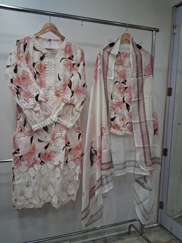 Pink_Lawn_Floral_Print_Kurta_Set_For_Women