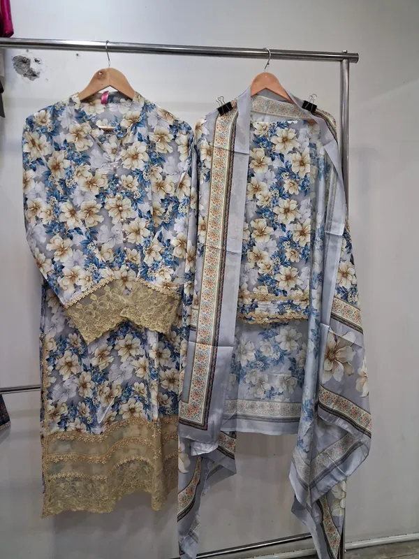 Blue_Lawn_Floral_Print_Ethnic_Kurta_Set_For_Women