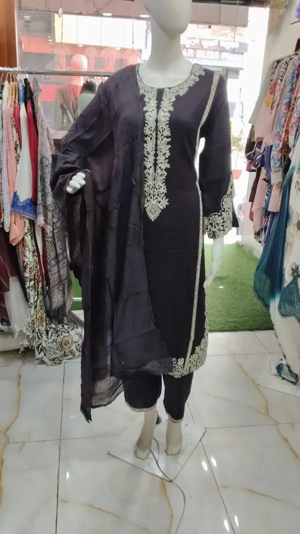 Black_Rayon_Embroidered_Kurta_Set_For_Women
