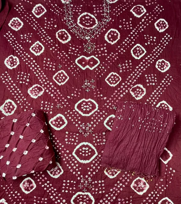 Maroon_Bandhej_Cotton_Set_-_Diamond_&_Dot_Bandhani,_Mirror_Work,_Gungroo_Tassel_Dupatta