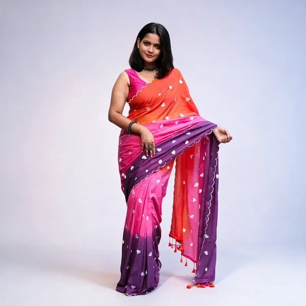 Multicolor_Mul_Cotton_Embroidery_Heart_Print_Scalloped_Saree_For_Women