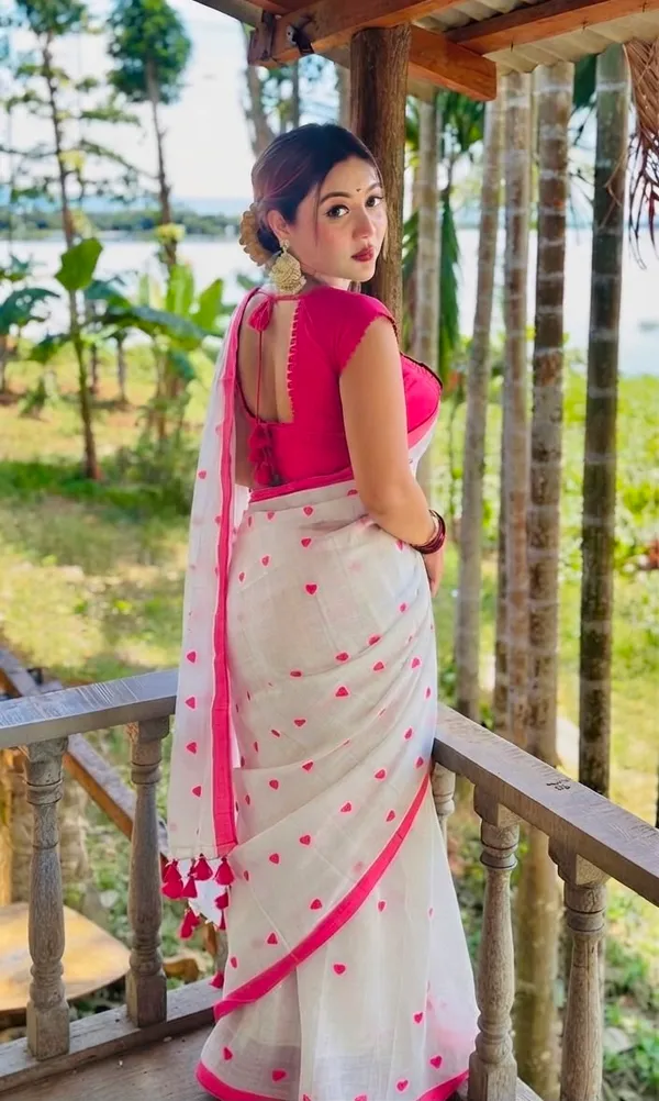 White_Heart_Print_Saree_for_Women