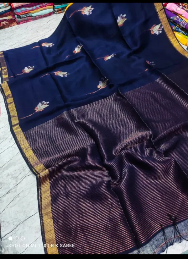 Navy_Blue_Motif_Border_Saree_for_Women