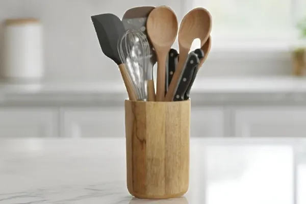 Wooden_Kitchen_Utensil_Holder_for_Countertop,_Large_Acacia_Wood_Cutlery_Holder,_Spoon_&_Spatula_Organizer,_Utensil_Crock_for_Cooking_Tools,_Modern_Kitchen_Storage,_Natural_Wood
