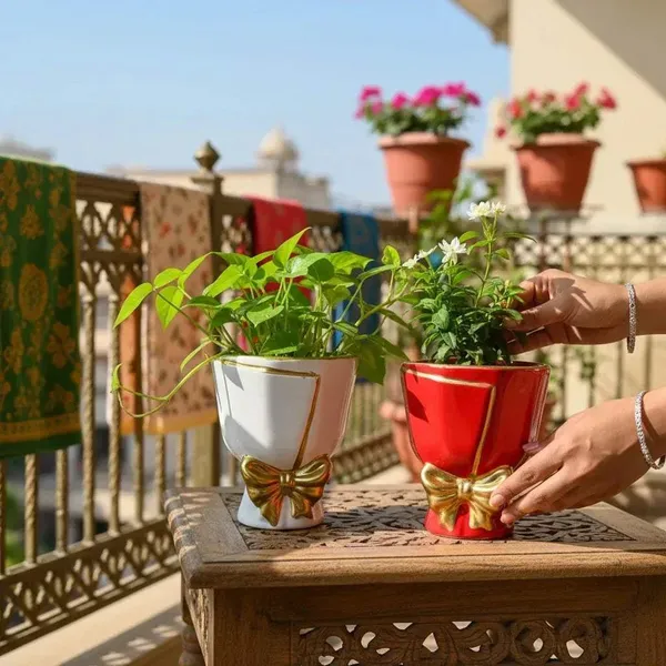 Bouquet_Planters__?_Ceramic_Flower_Pots_with_Gold_Bow_Detail_(Set_of_2)