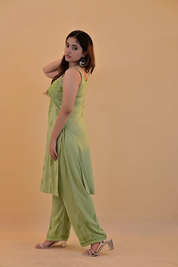 Green_Rayon_Sleeveless_Embroidered_Kurta_Set_For_Women