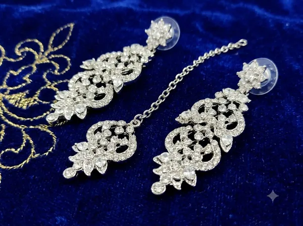 Silver_Alloy_Crystal_Floral_Necklace_Earrings_Maang_Tikka_Set_For_Women