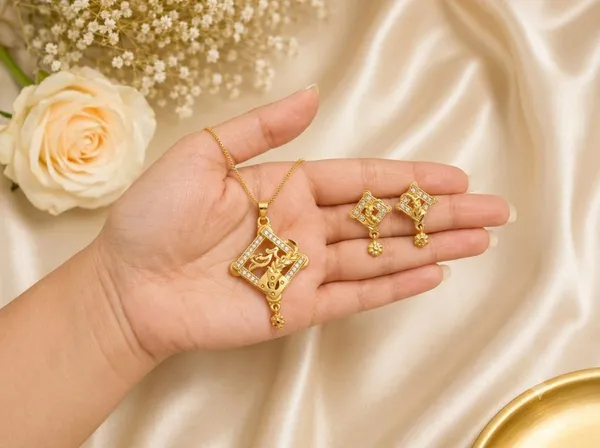 Gold_Alloy_Diamond_Shape_Pendant_Necklace_And_Earrings_Set_For_Women