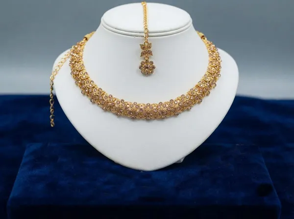 Golden_Alloy_Floral_Motif_Necklace_Earrings_Maang_Tikka_Set_For_Women