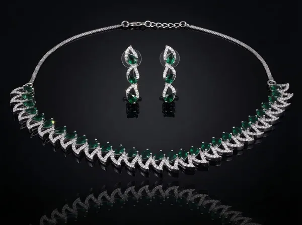 Emerald_Elegance_Green_cubic_Zirconia_Premium_Light_Weight_Necklace_Set