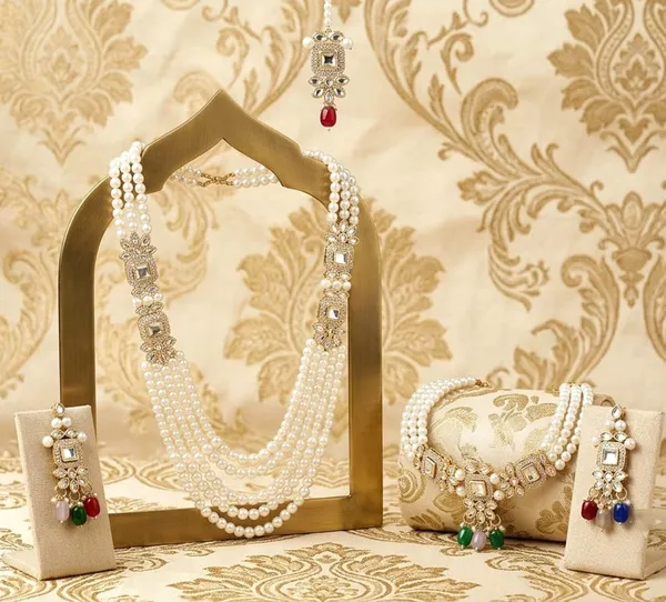 Pearl_Multicolour_Alloy_Layered_Necklace_Earrings_Maang_Tikka_Set_For_Women