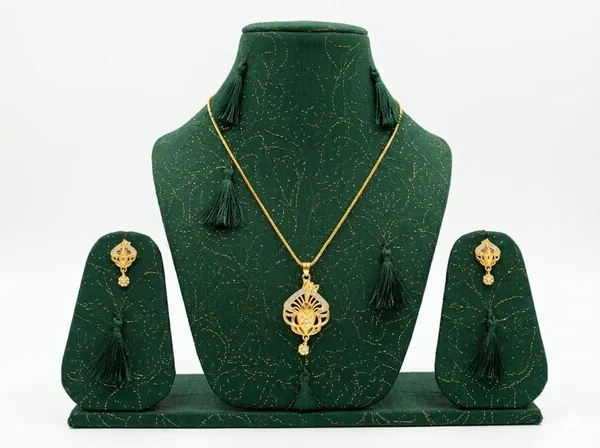 Golden_Alloy_Floral_Openwork_Necklace_Earrings_Set_For_Women