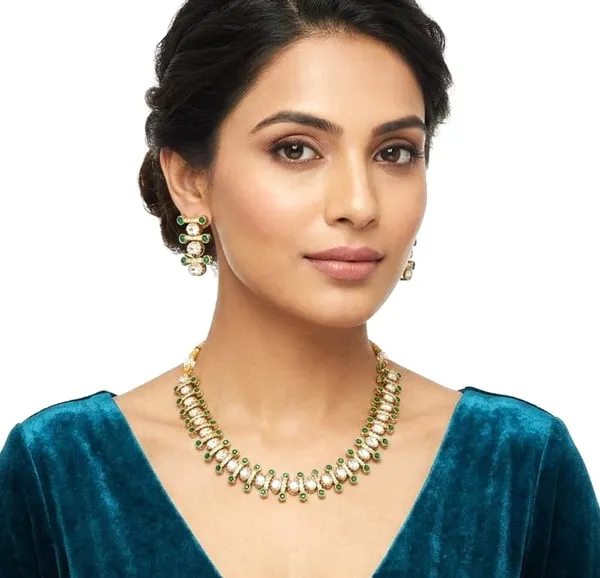 Green_Golden_Alloy_Kundan_Oval_Stone_Necklace_Earrings_Set_For_Women