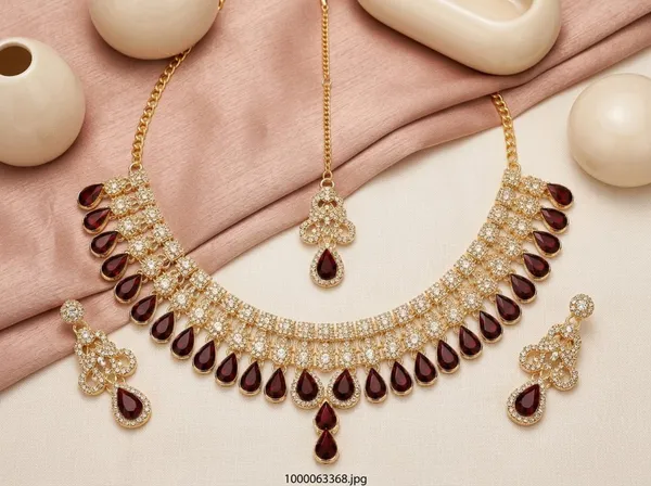 Gold_Red_Alloy_Teardrop_Stone_Necklace_Earrings_Maang_Tikka_Set_For_Women