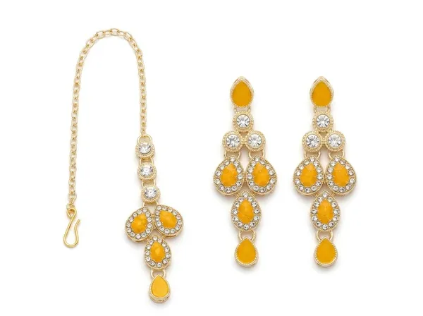 Gold_Yellow_Alloy_Teardrop_Stone_Necklace_Earrings_Maang_Tikka_Set_For_Women