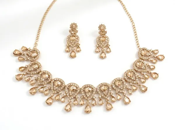 Copper_Gold_Alloy_Stone_Studded_Necklace_Earrings_Maang_Tikka_Set_For_Women