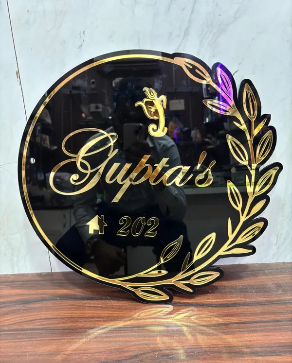 Black_Gold_Floral_Nam_Plat