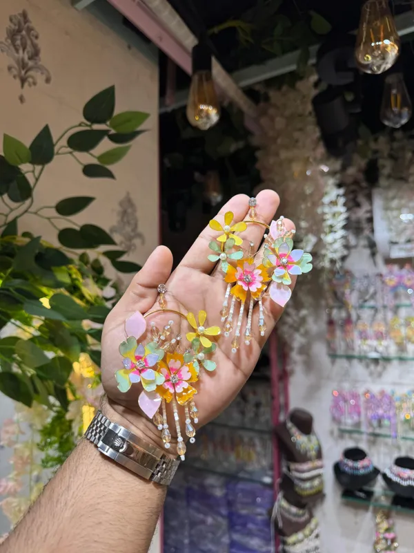 Resin_Floral_Drop_Earrings_for_Women