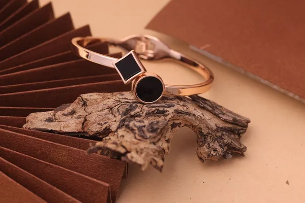 Rose_Gold_Geometric_Bracelet_for_Women