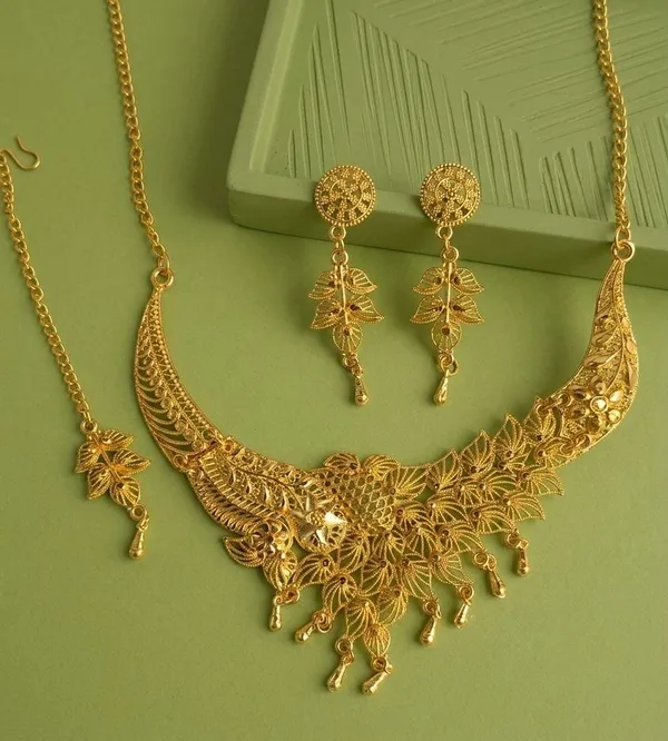 Gold_Tone_Floral_Necklace_And_Earrings_Set_for_Women