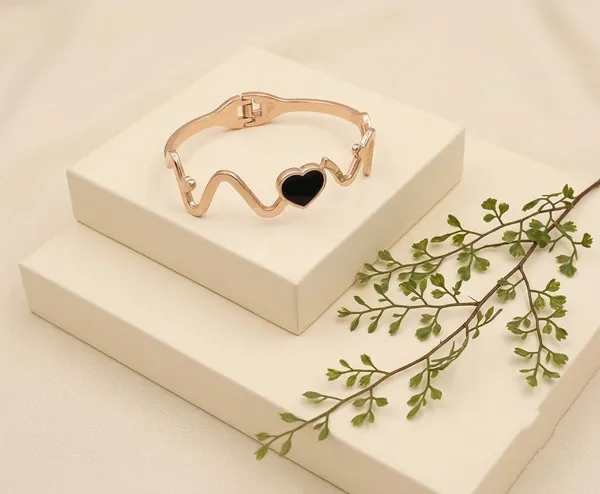 Rose_Gold_Metal_Heart_Cuff_Bracelet_for_Women