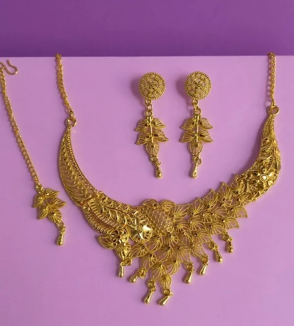 Gold_Tone_Floral_Necklace_And_Earrings_Set_for_Women