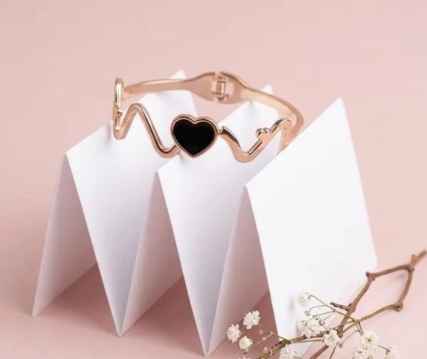 Rose_Gold_Metal_Heart_Cuff_Bracelet_for_Women