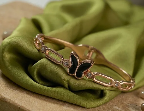 Rose_Gold_Butterfly_Bracelet_for_Women