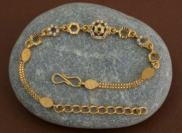 Gold_Tone_Geometric_Link_Bracelet_for_Women