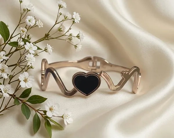 Rose_Gold_Metal_Heart_Cuff_Bracelet_for_Women