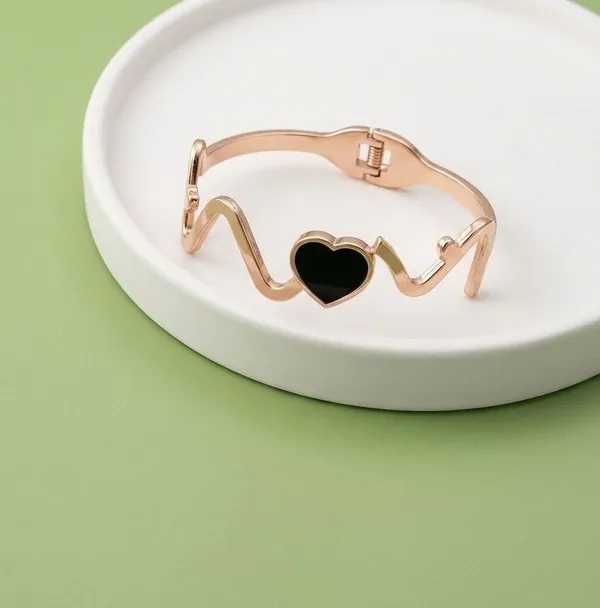 Rose_Gold_Metal_Heart_Cuff_Bracelet_for_Women