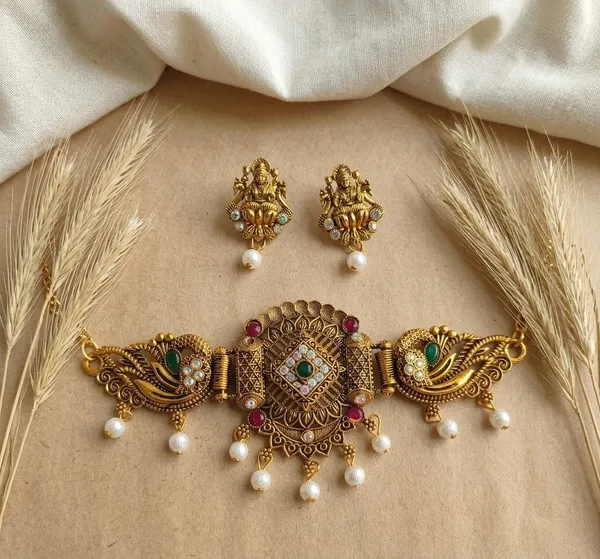 Gold_Tone_Traditional_Choker_Necklace_Set_for_Women