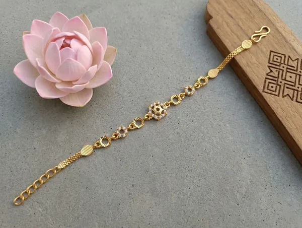 Gold_Tone_Geometric_Link_Bracelet_for_Women