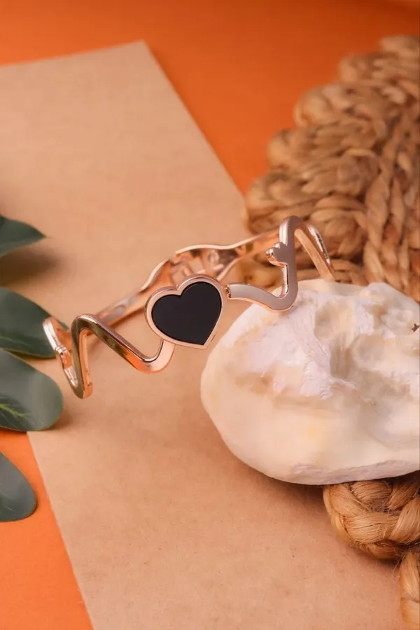 Rose_Gold_Metal_Heart_Cuff_Bracelet_for_Women