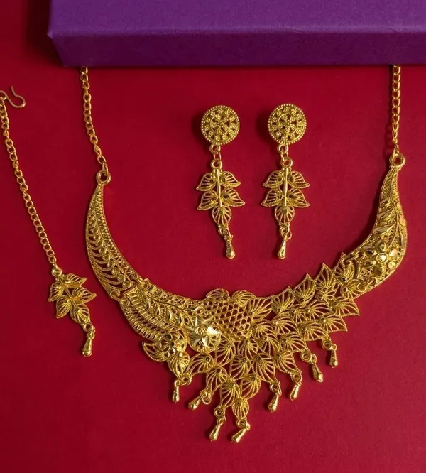 Gold_Tone_Floral_Necklace_And_Earrings_Set_for_Women