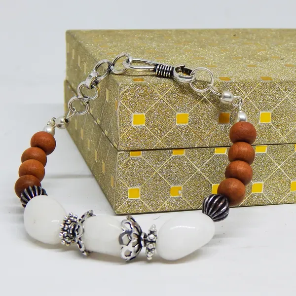 White_Agate_Tumble_Sandal_Wood_Bracelet_For_Crown_Chakra_Women