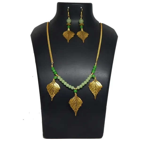 Gold_Glass_Beads_Metal_Pendant_Necklace_For_Women