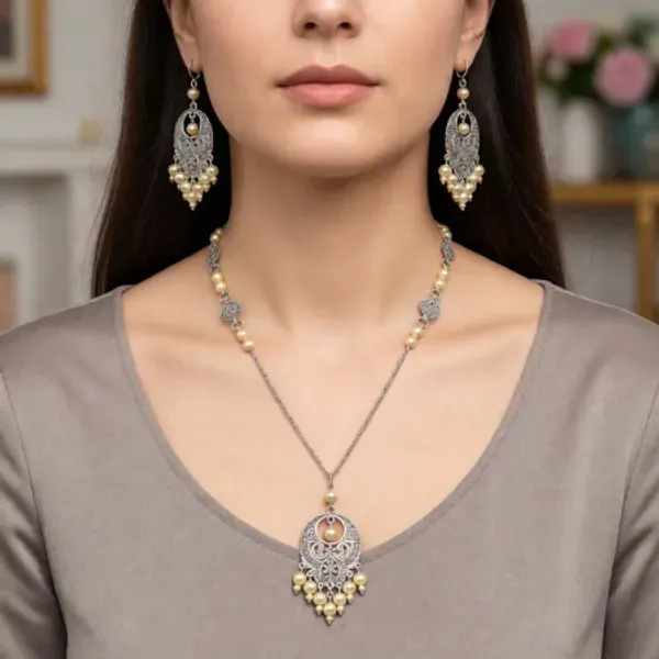Silver_Metal_Chain_Pendant_Necklace_For_Women
