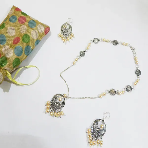 Silver_Metal_Chain_Pendant_Necklace_For_Women