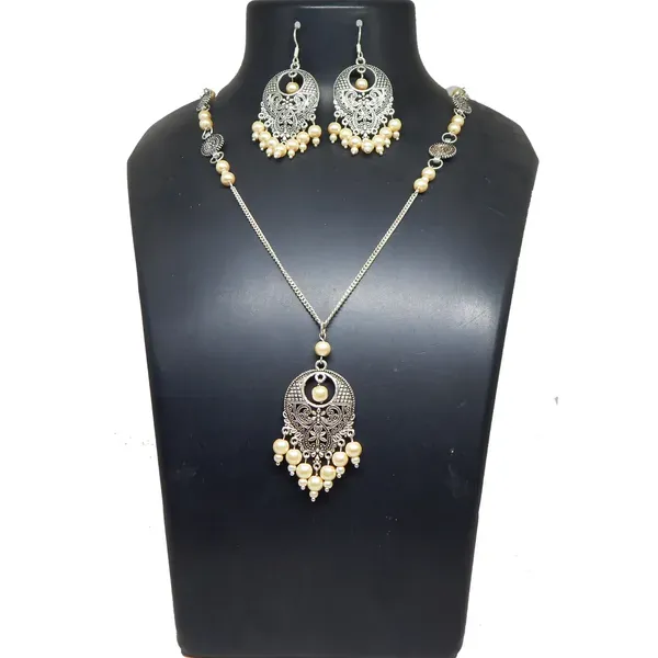 Silver_Metal_Chain_Pendant_Necklace_For_Women
