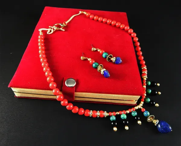 Red_Gemstone_Coral_Beads_Necklace_For_Women