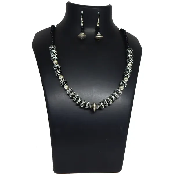 Silver_Metal_Beads_Necklace_For_Women