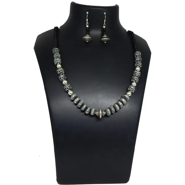 Silver_Metal_Beads_Necklace_For_Women