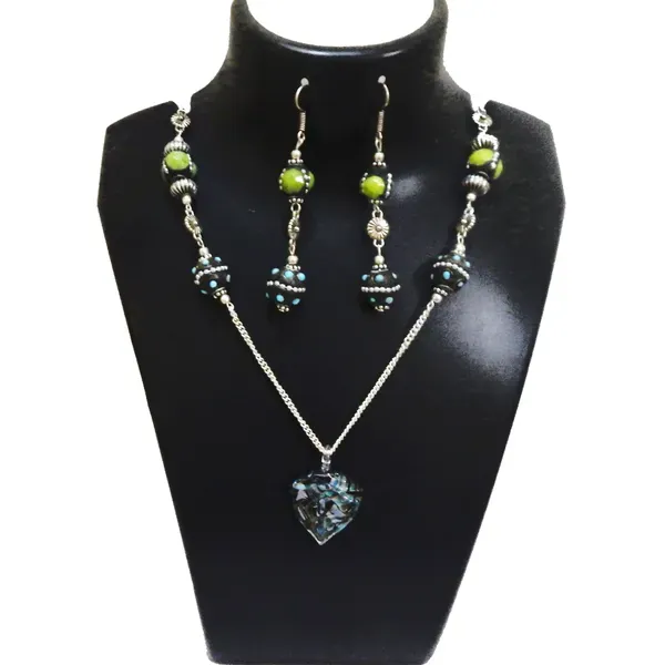 Multicolor_Kasmiri_Beads_With_Glass_Pendent_Chain_Necklace_For_Women